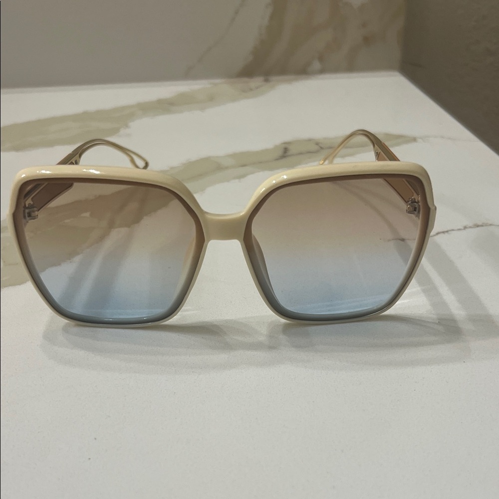Chic Cream Sunglasses with Gradient Lenses